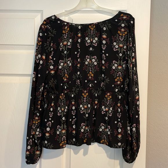 Old Navy Lace Trim Top - Picture 7 of 9